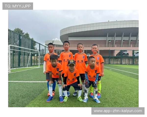 足球俱乐部在青训中设立家长日加强家庭与俱乐部沟通与信任，足球俱乐部青训什么条件